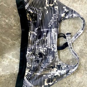 Oakley sports bra sz M